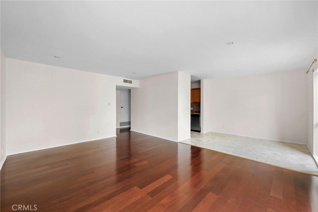 15344 Weddington Street - Photo 6