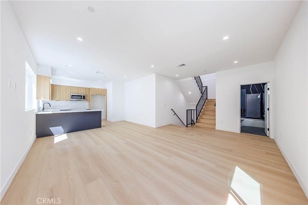 2847 S Victoria Avenue - Photo 7