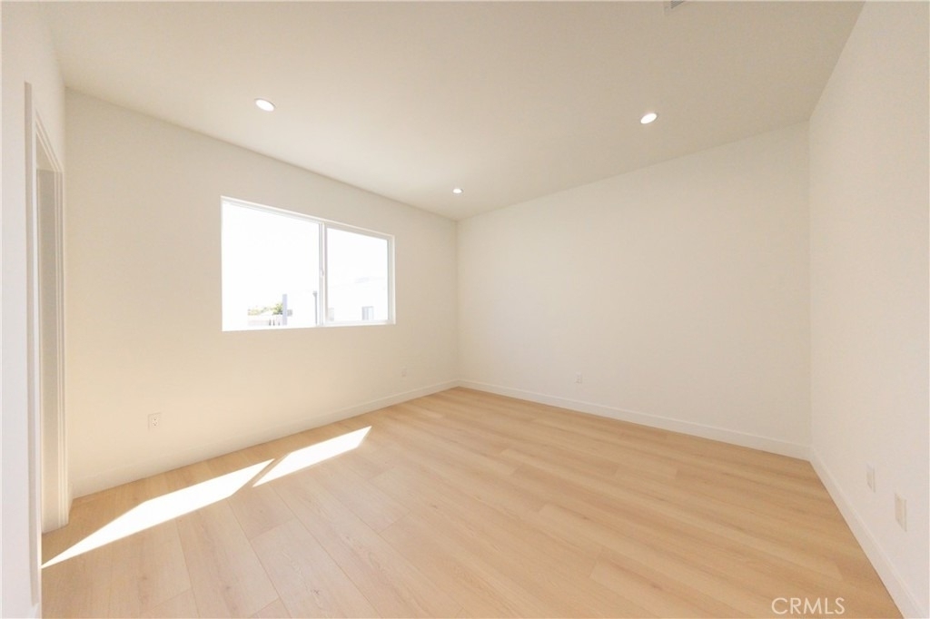 2847 S Victoria Avenue - Photo 15