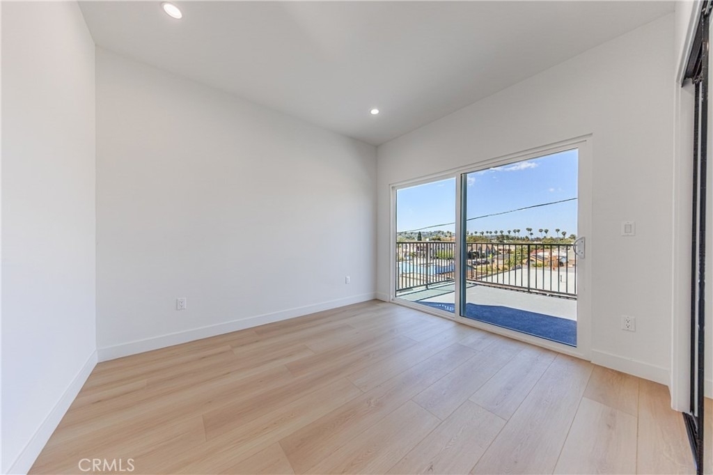 2847 S Victoria Avenue - Photo 25