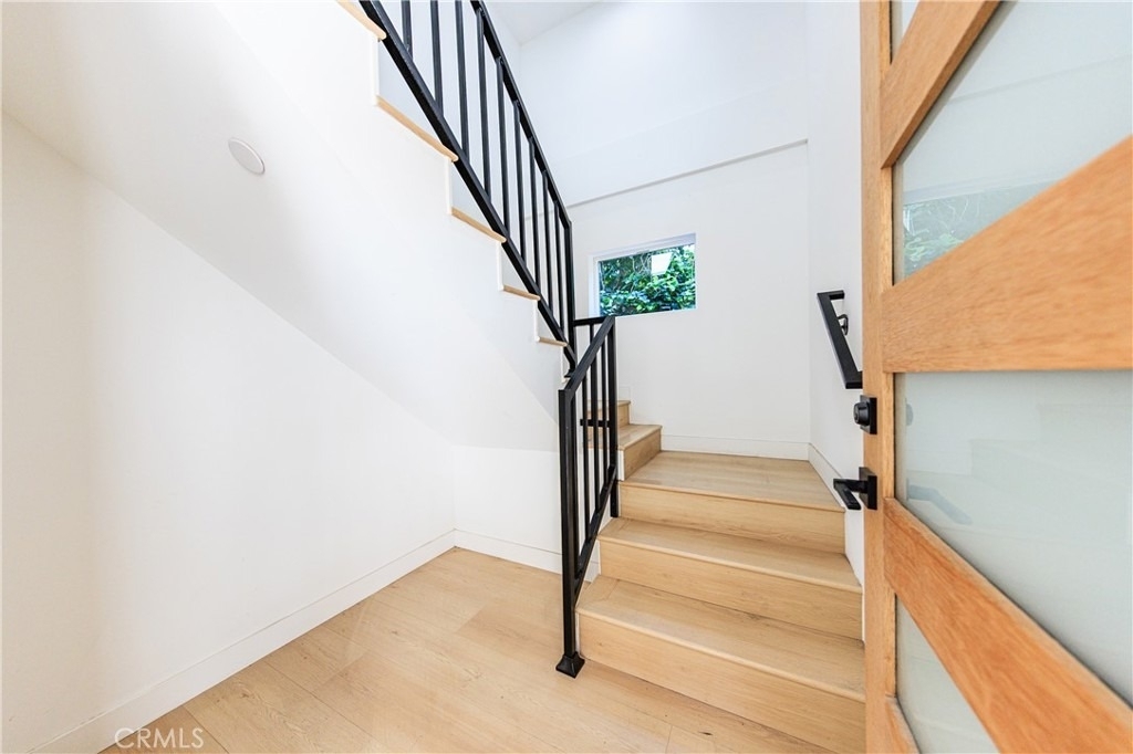 2847 S Victoria Avenue - Photo 6