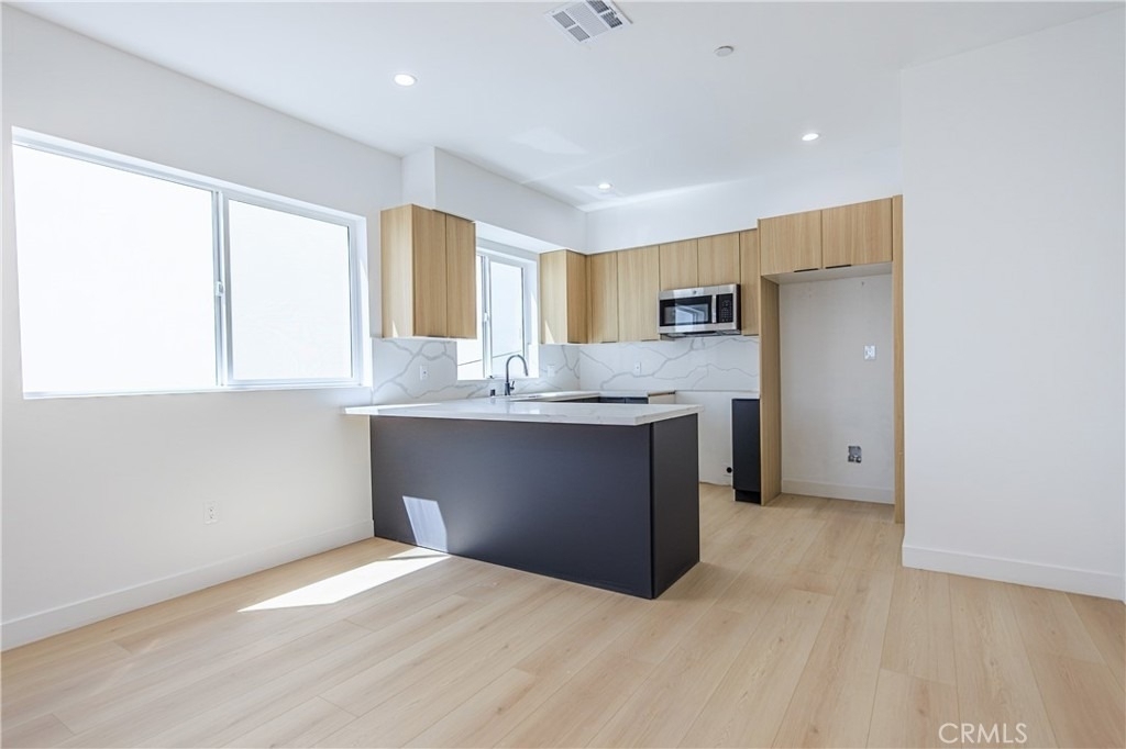 2847 S Victoria Avenue - Photo 9