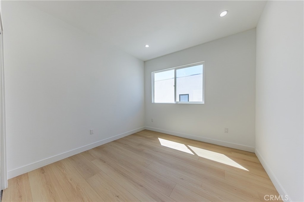 2847 S Victoria Avenue - Photo 21
