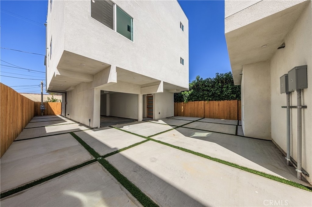 2847 S Victoria Avenue - Photo 36