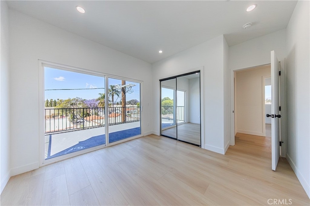 2847 S Victoria Avenue - Photo 26