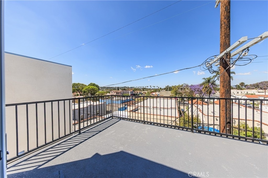 2847 S Victoria Avenue - Photo 27
