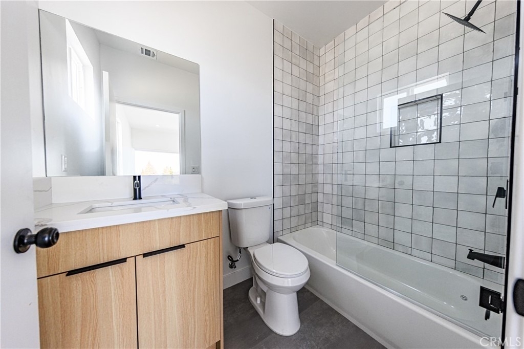 2847 S Victoria Avenue - Photo 34