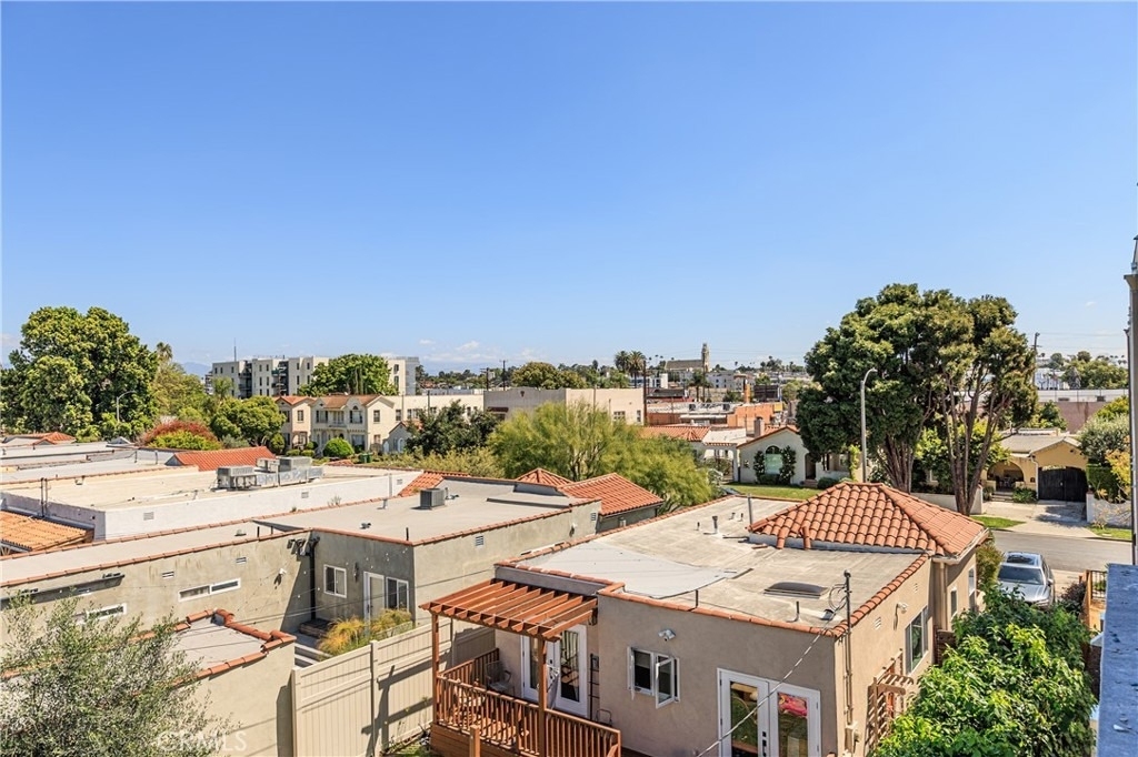 2847 S Victoria Avenue - Photo 30