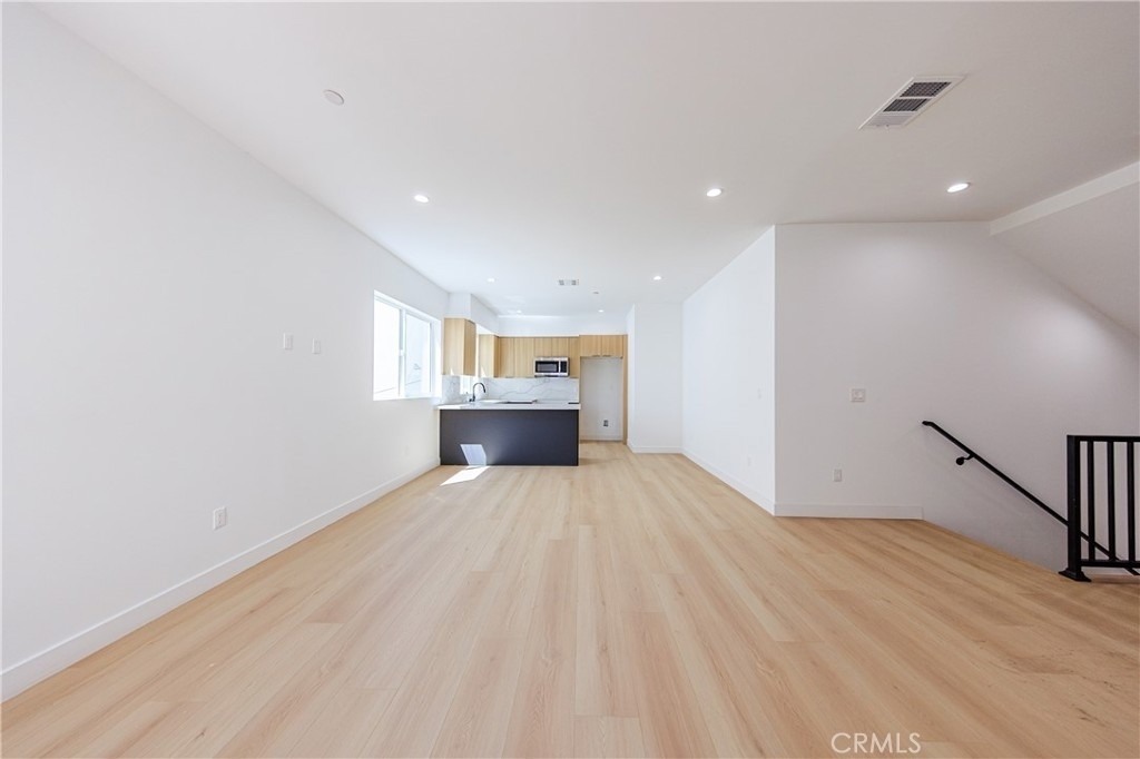 2847 S Victoria Avenue - Photo 8