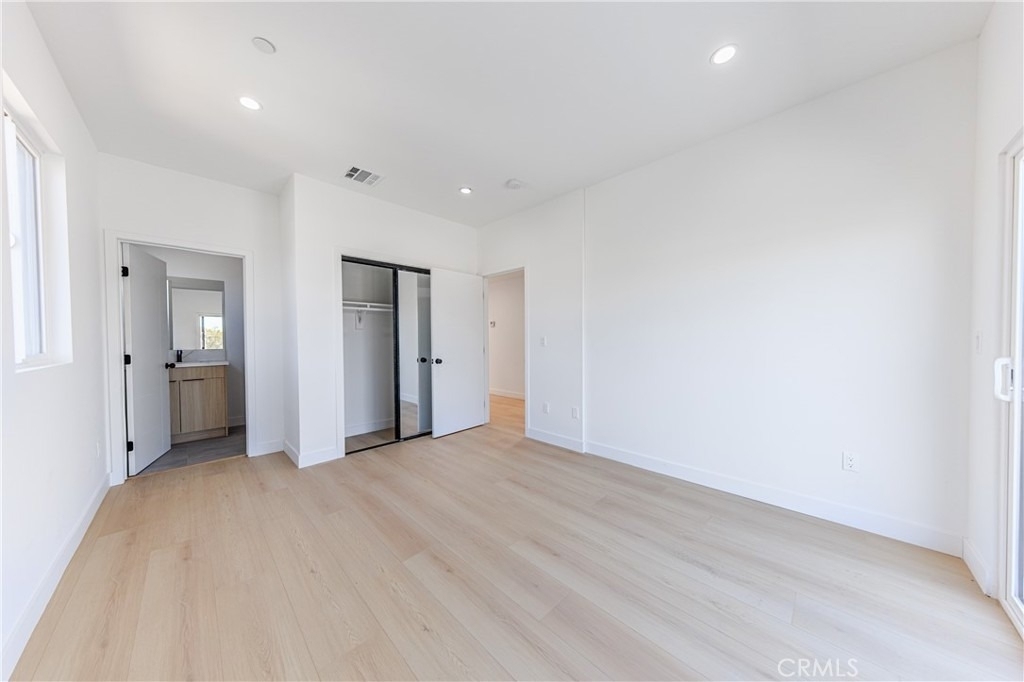 2847 S Victoria Avenue - Photo 24