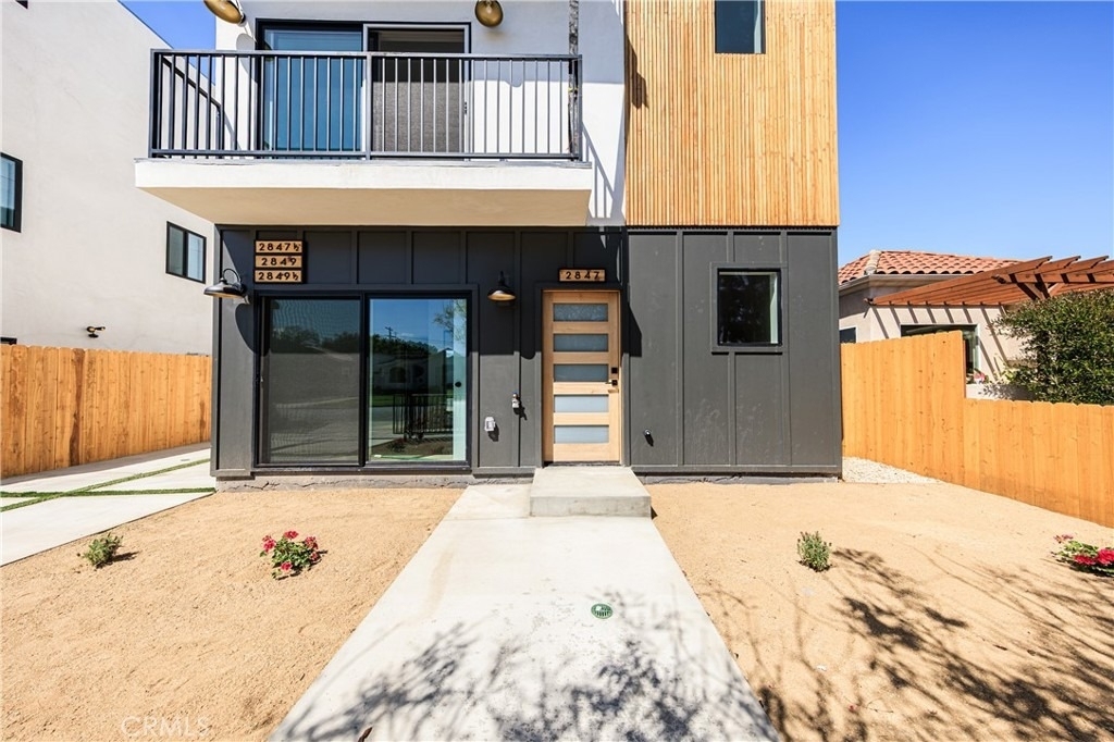 2847 S Victoria Avenue - Photo 35