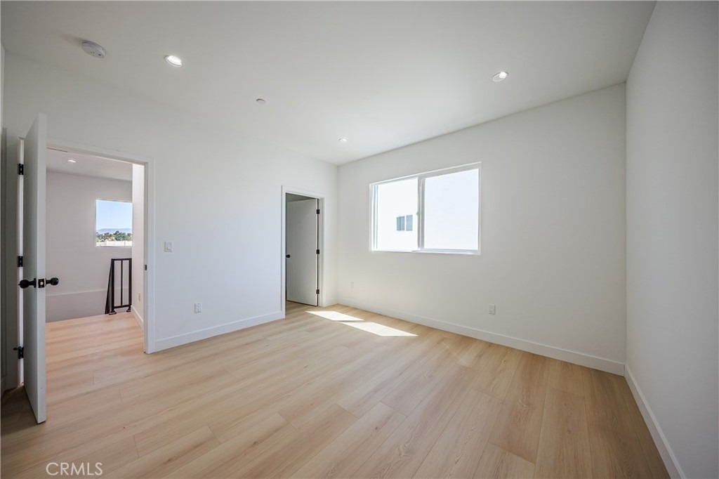 2847 S Victoria Avenue - Photo 17