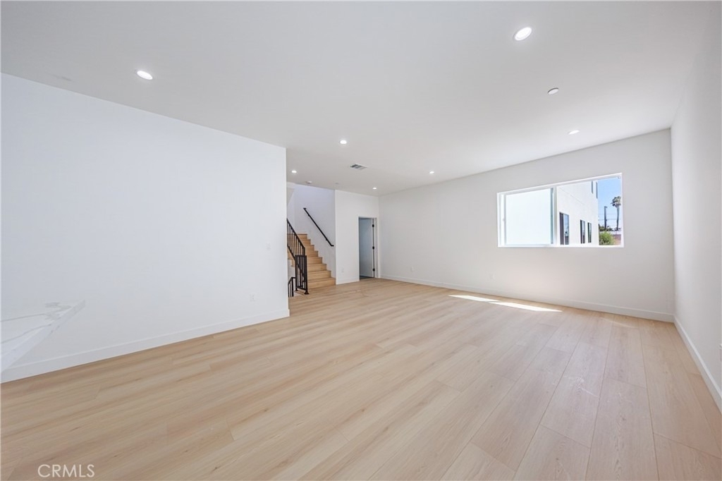 2847 S Victoria Avenue - Photo 12