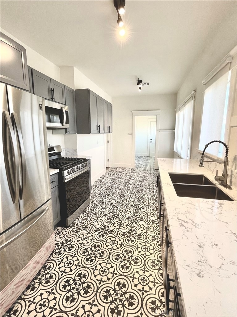 3109 Raymond Avenue - Photo 8