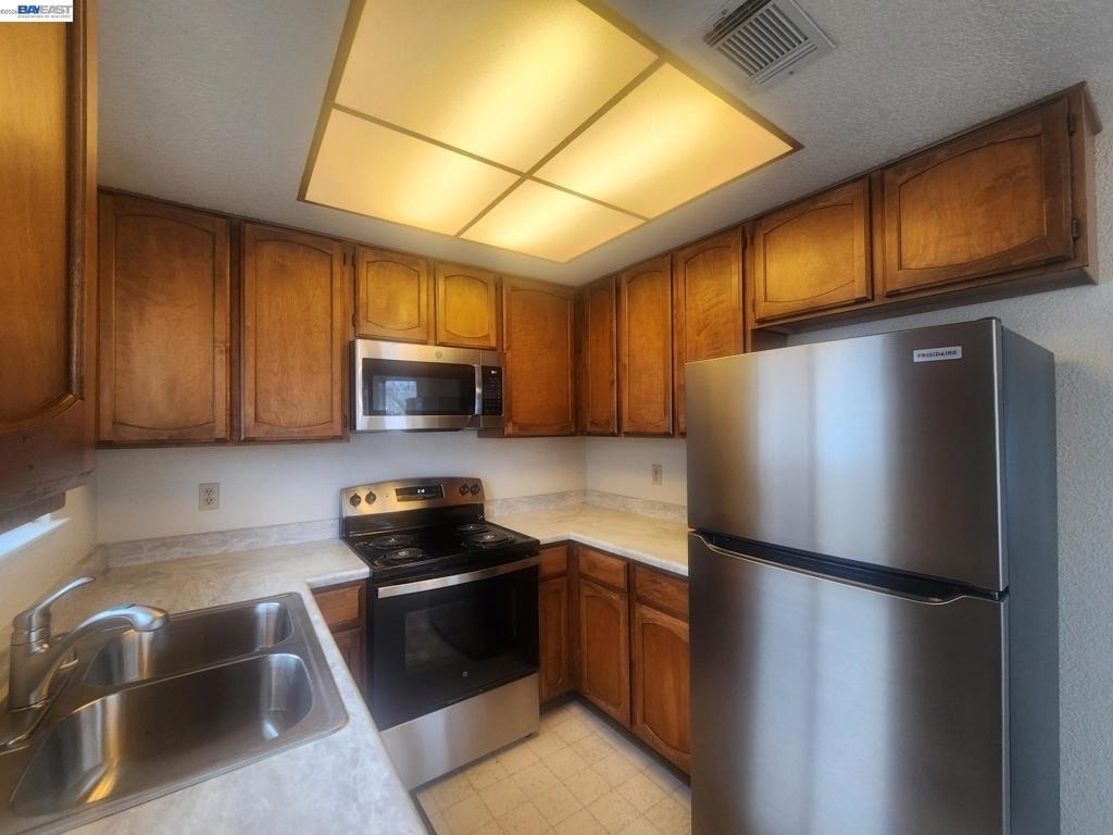 198 Peters Ave - Photo 4