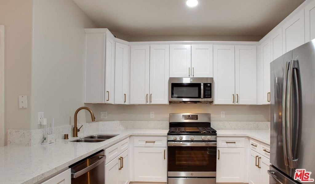 348 S Hauser Boulevard - Photo 0