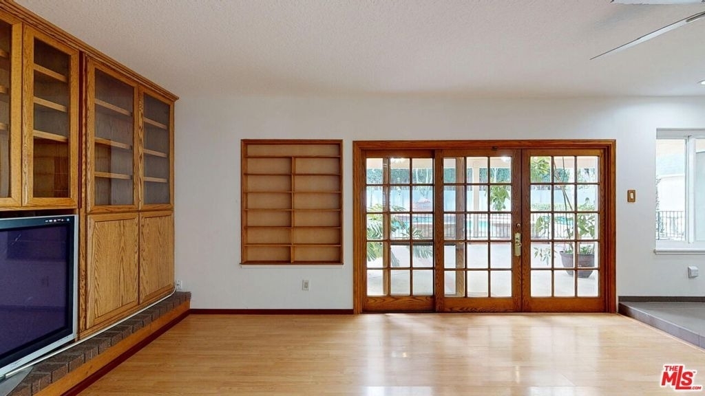 7814 Woodhall Avenue - Photo 9