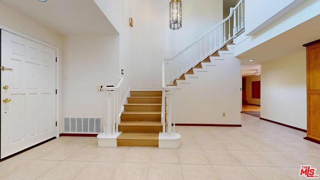 7814 Woodhall Avenue - Photo 6