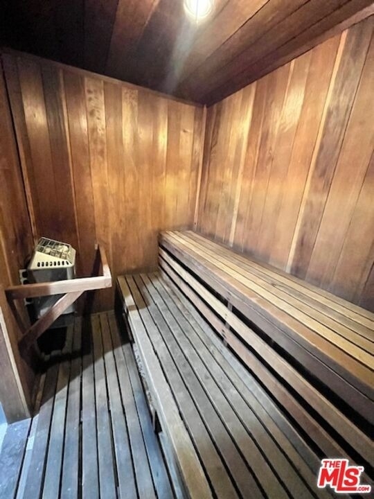 906 N Doheny Drive - Photo 35