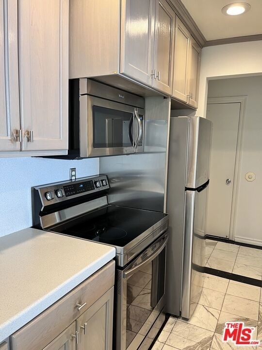906 N Doheny Drive - Photo 10
