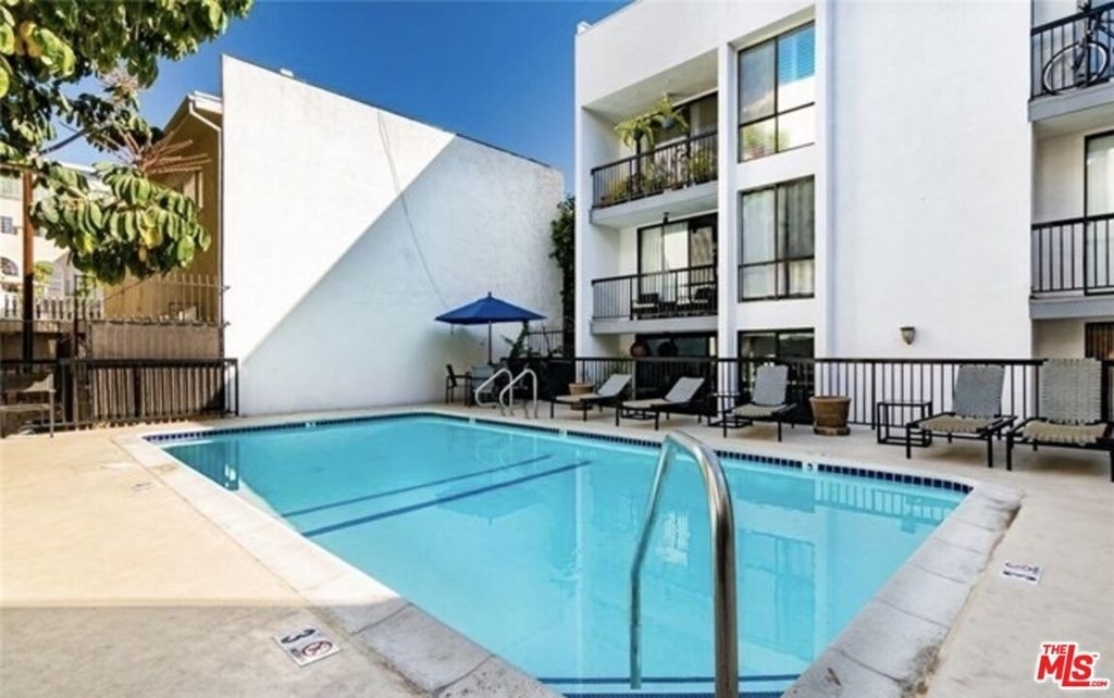906 N Doheny Drive - Photo 30