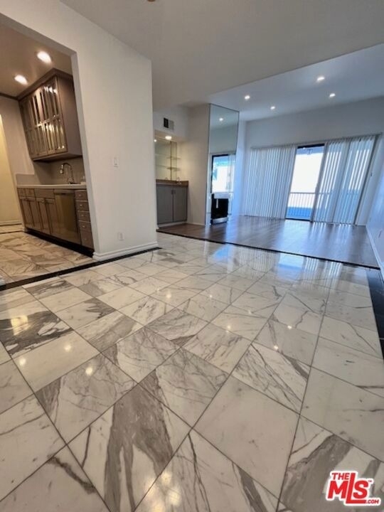 906 N Doheny Drive - Photo 15