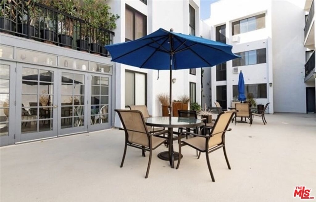 906 N Doheny Drive - Photo 34