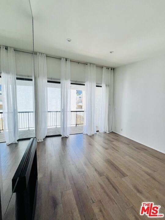 906 N Doheny Drive - Photo 16