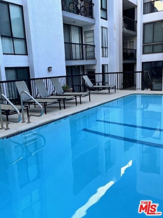 906 N Doheny Drive - Photo 32