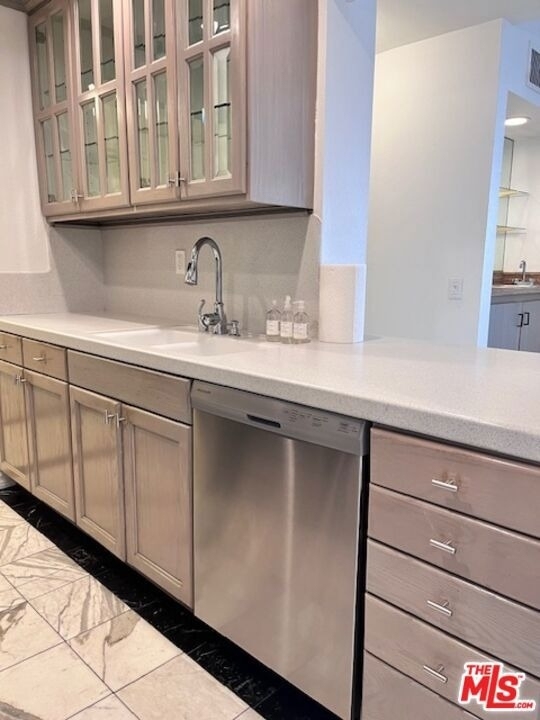 906 N Doheny Drive - Photo 9