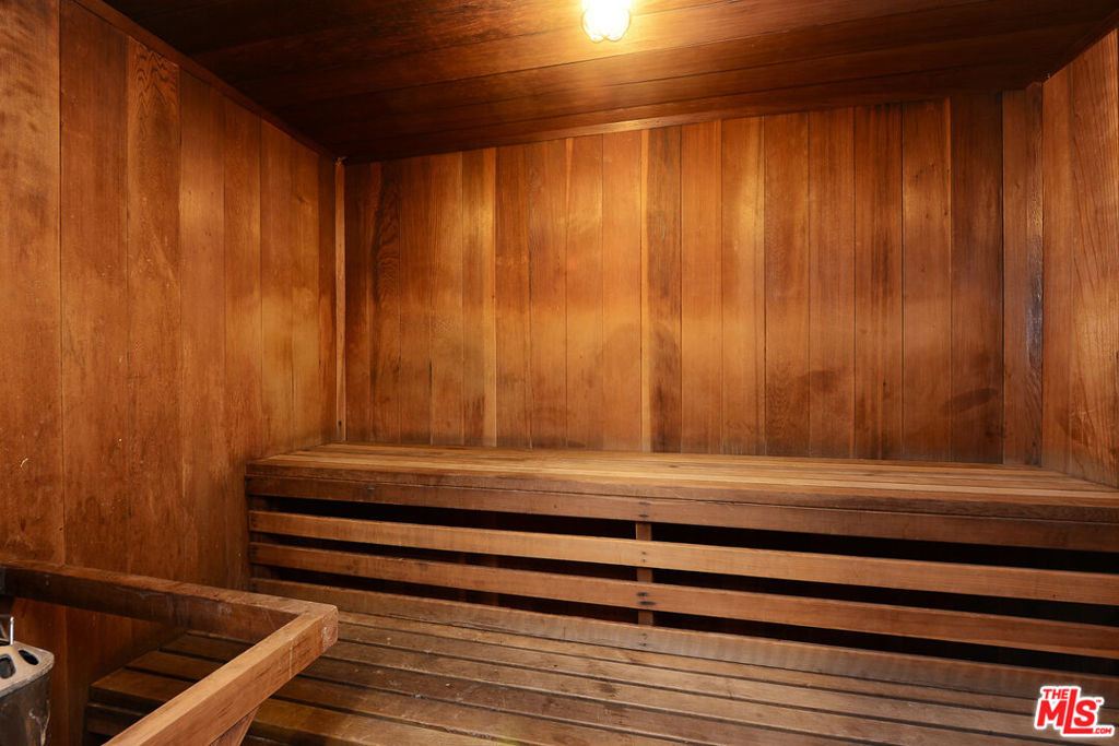 906 N Doheny Drive - Photo 36