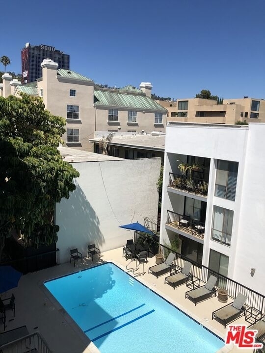 906 N Doheny Drive - Photo 29