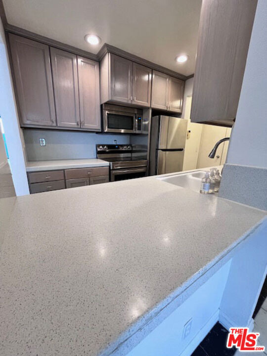 906 N Doheny Drive - Photo 13