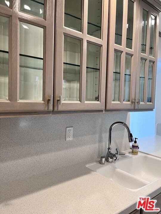 906 N Doheny Drive - Photo 11