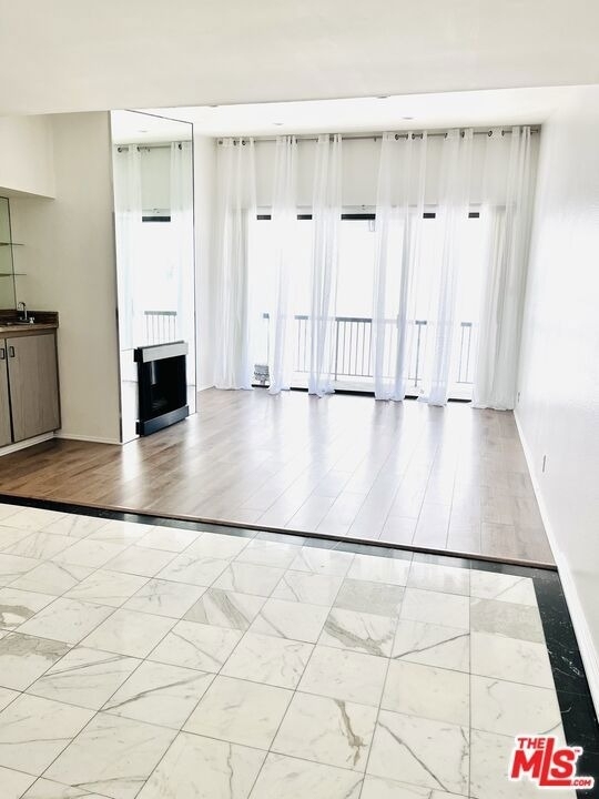 906 N Doheny Drive - Photo 0