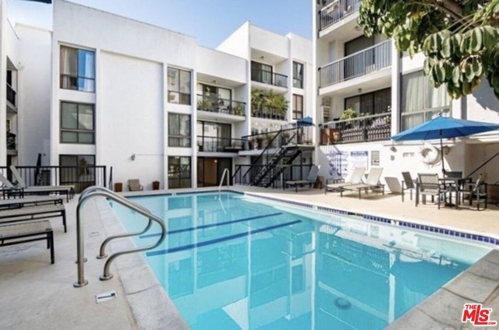 906 N Doheny Drive - Photo 31