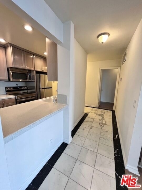 906 N Doheny Drive - Photo 12