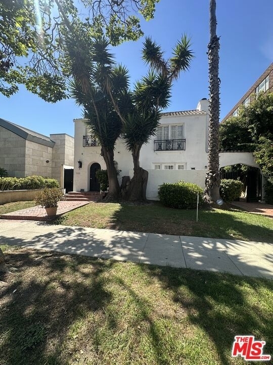 137 S Rexford Drive - Photo 1
