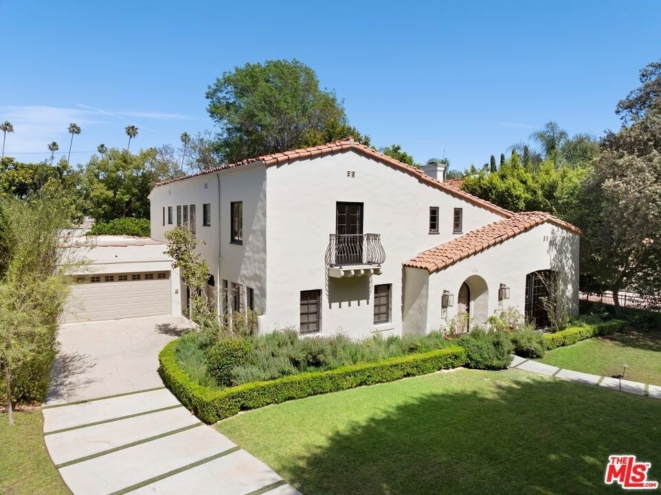 712 N Rodeo Drive - Photo 0