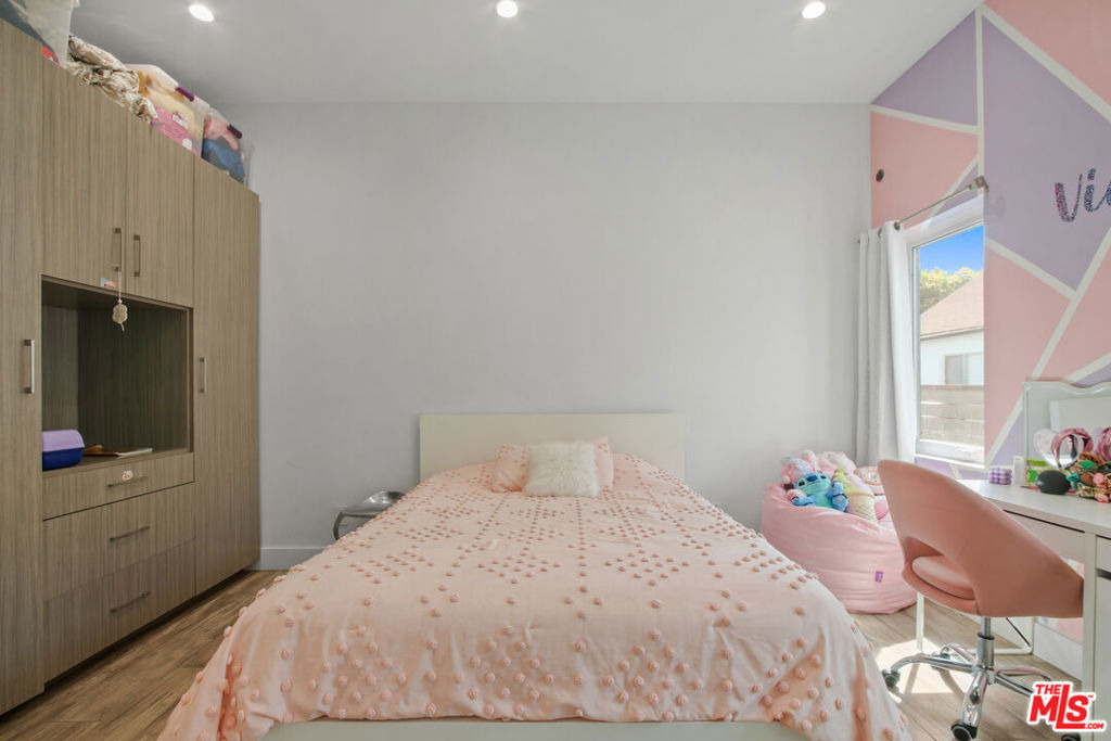 1420 Stearns Drive - Photo 10