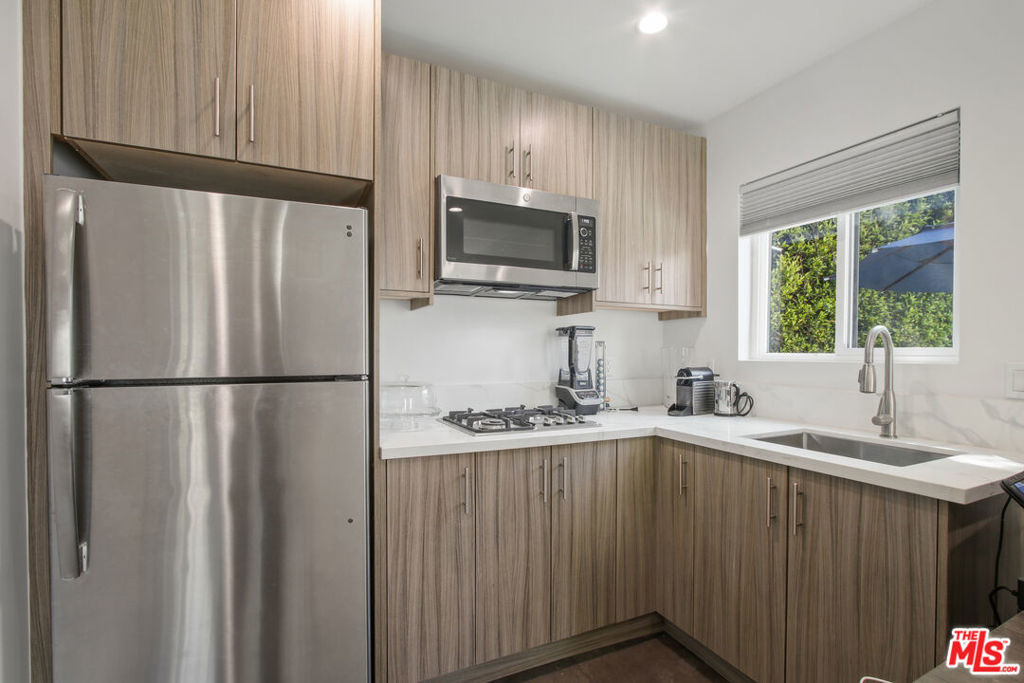 1420 Stearns Drive - Photo 16