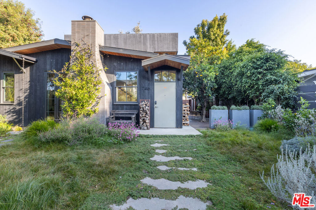 746 Marco Place - Photo 2