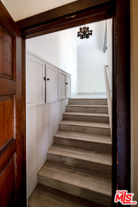 1954 Hillcrest Road - Photo 2