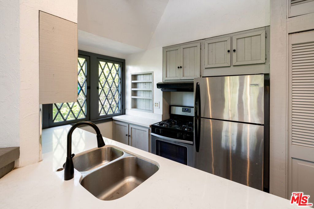 1954 Hillcrest Road - Photo 14