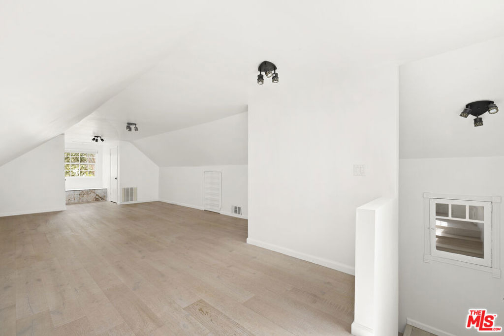 4309 Gentry Avenue - Photo 33