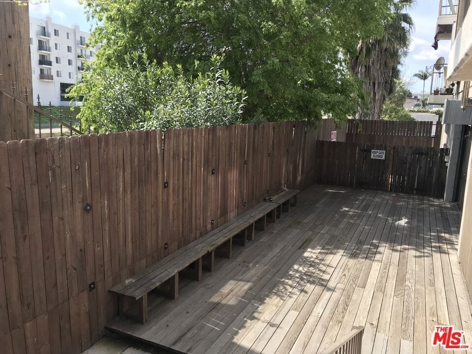 4189 Vineland Avenue - Photo 33
