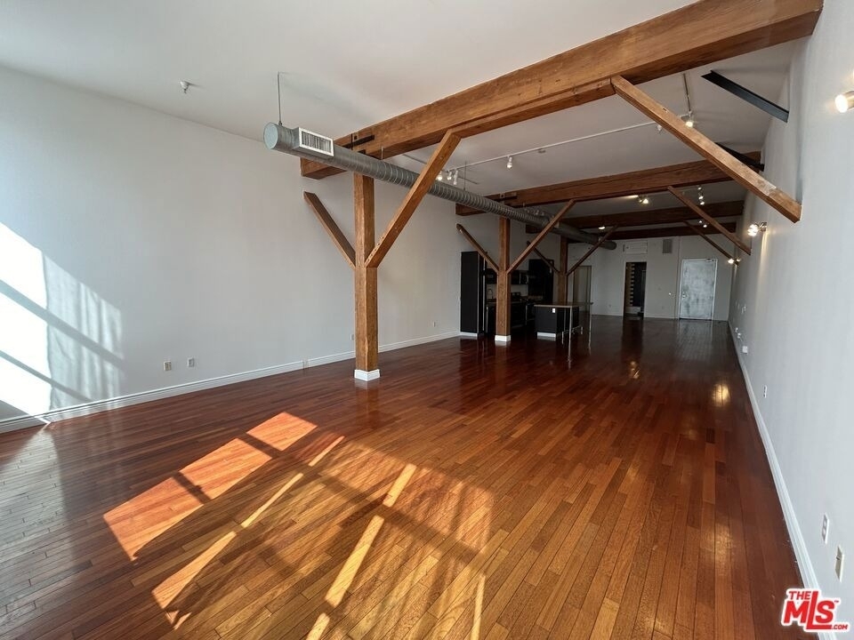652 Mateo Street - Photo 3