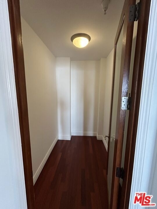 652 Mateo Street - Photo 5