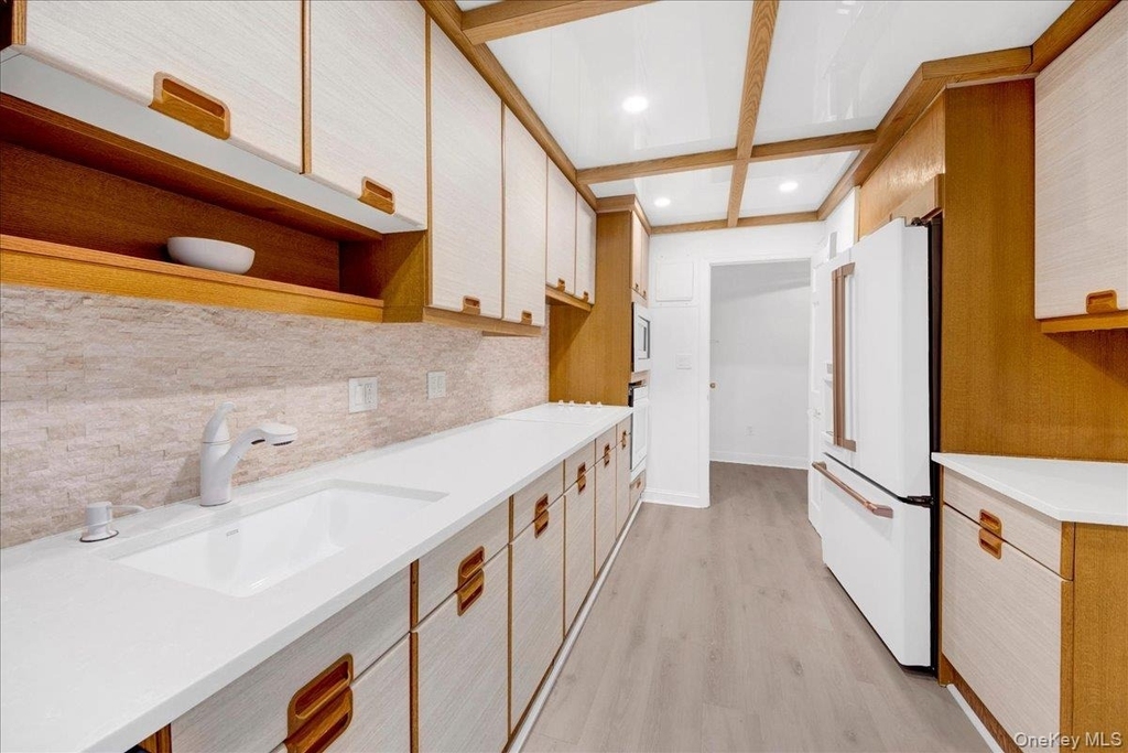 500 High Point Drive - Photo 4