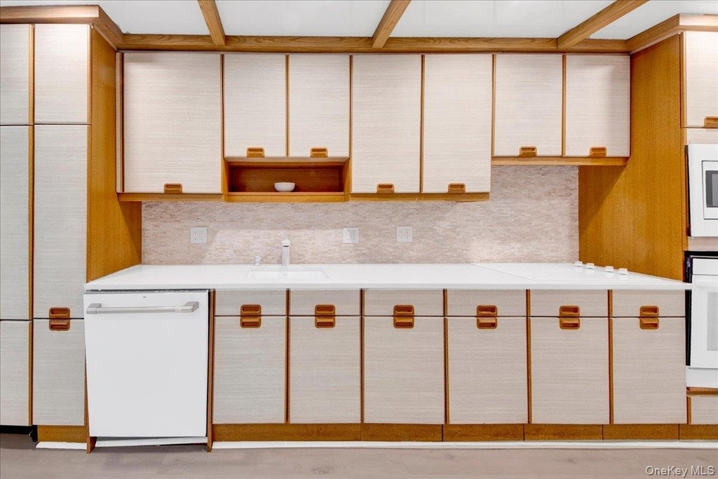 500 High Point Drive - Photo 3